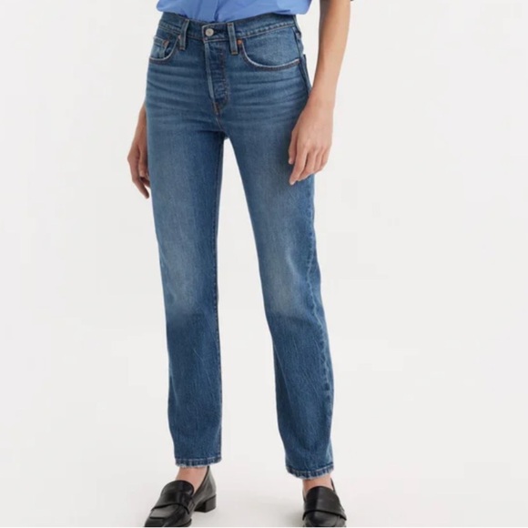 Levi's Like New 501 Original Button Fly Straight Leg Jeans in Medium Blue 26 - Picture 4 of 10